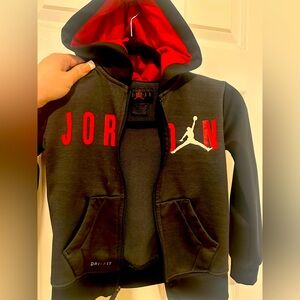 Boys Dri- fit size small used but in great condition ;)